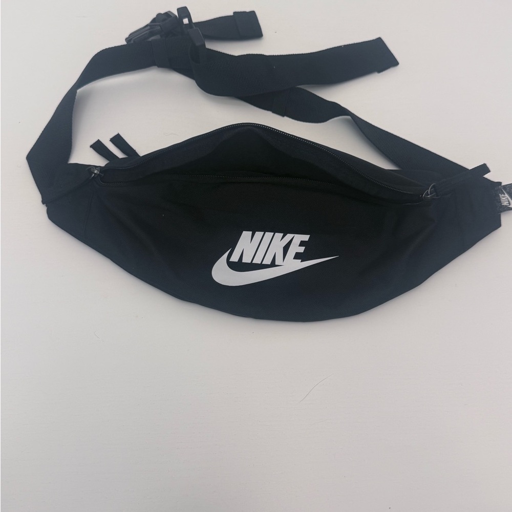 Nike Black Waist Pack Fanny Pack Crossbody Bag White Swoosh Adjustable Belt